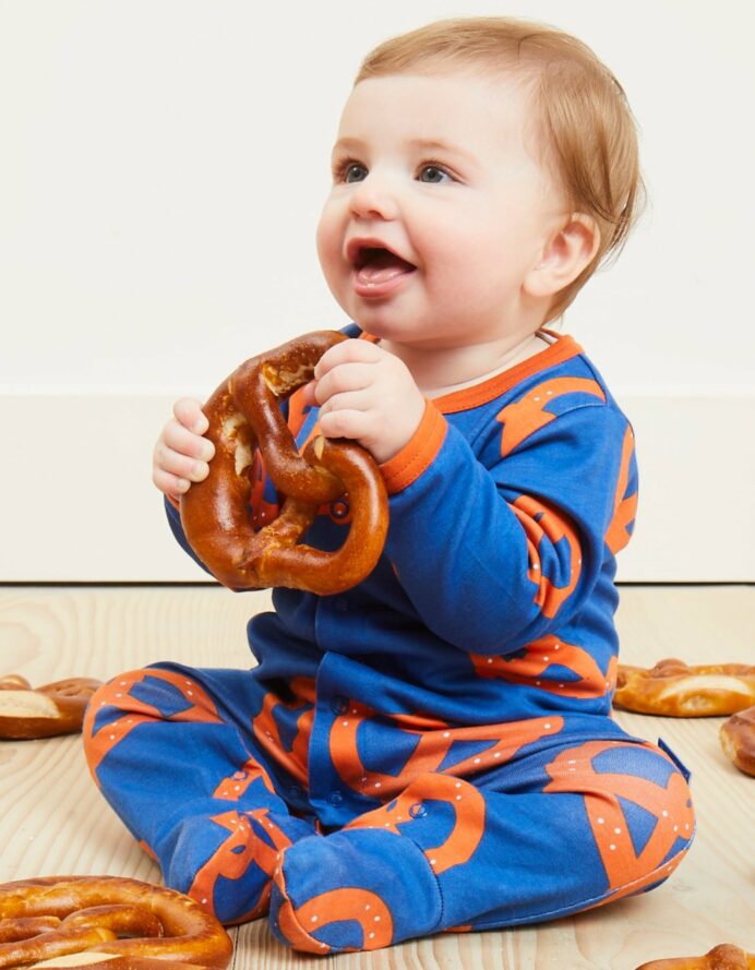 Pyjama une pièce en coton biologique motifs « bretzel »